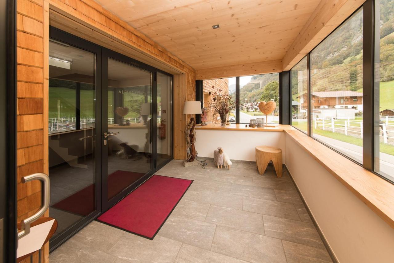 Alpine Lodge Kloesterle Am Arlberg Room photo